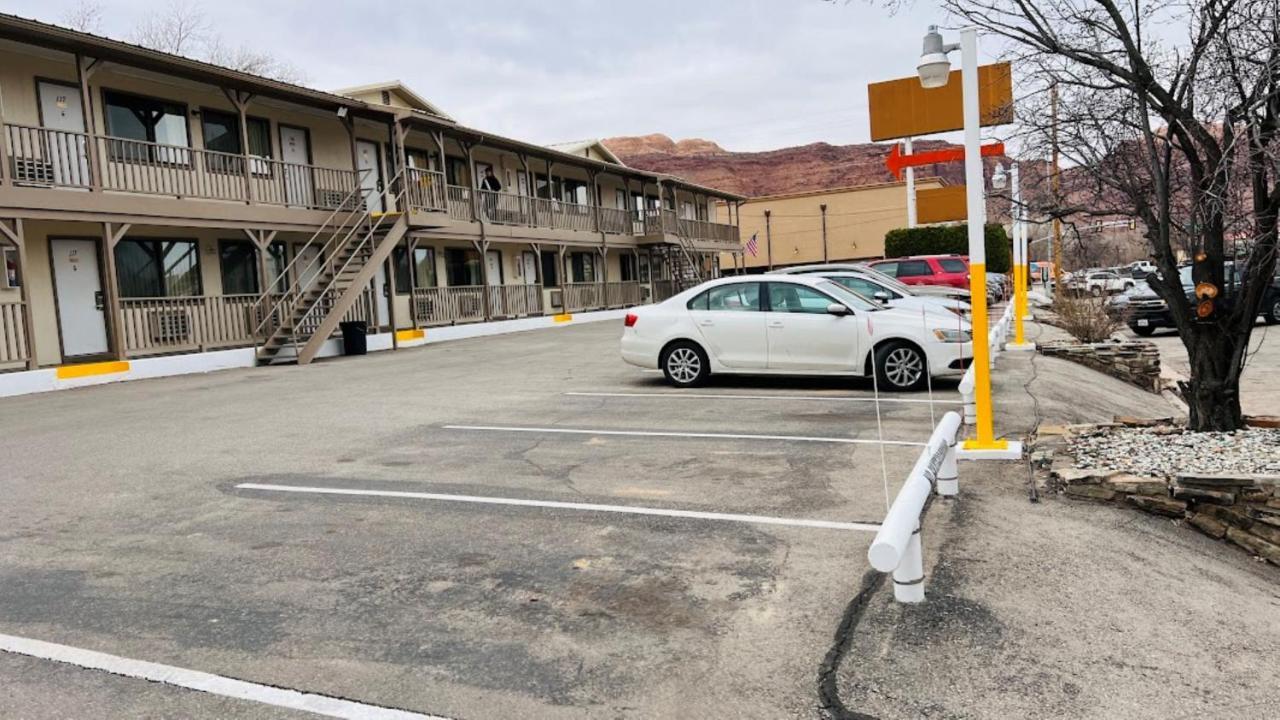 The Virginian Inn Moab Downtown Exterior photo